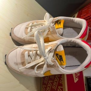 Nike daybreak sneakers size w6